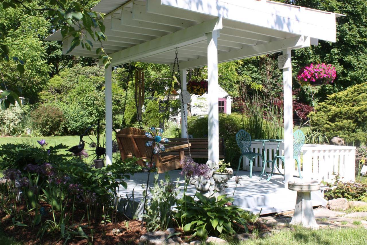 Carrousel Bed & Breakfast Cayuga Εξωτερικό φωτογραφία