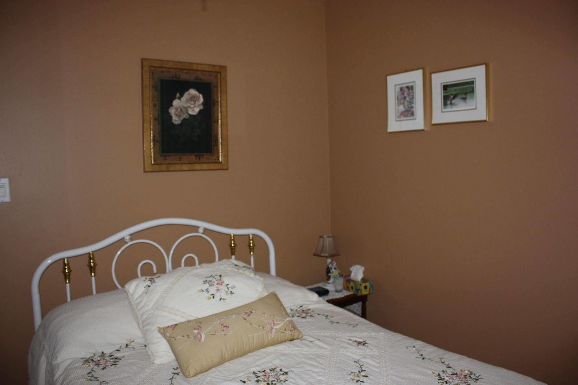 Carrousel Bed & Breakfast Cayuga Εξωτερικό φωτογραφία