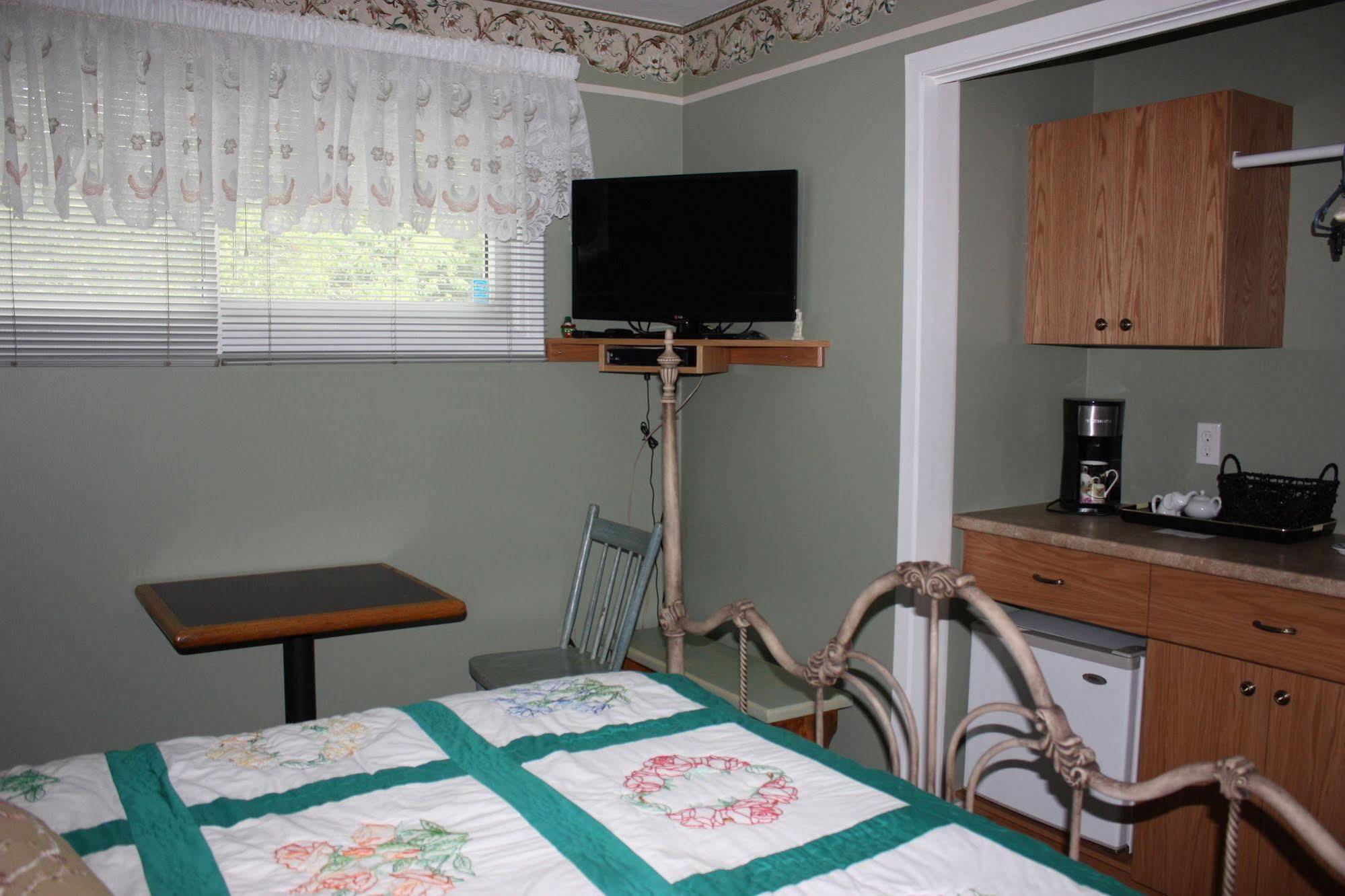 Carrousel Bed & Breakfast Cayuga Εξωτερικό φωτογραφία