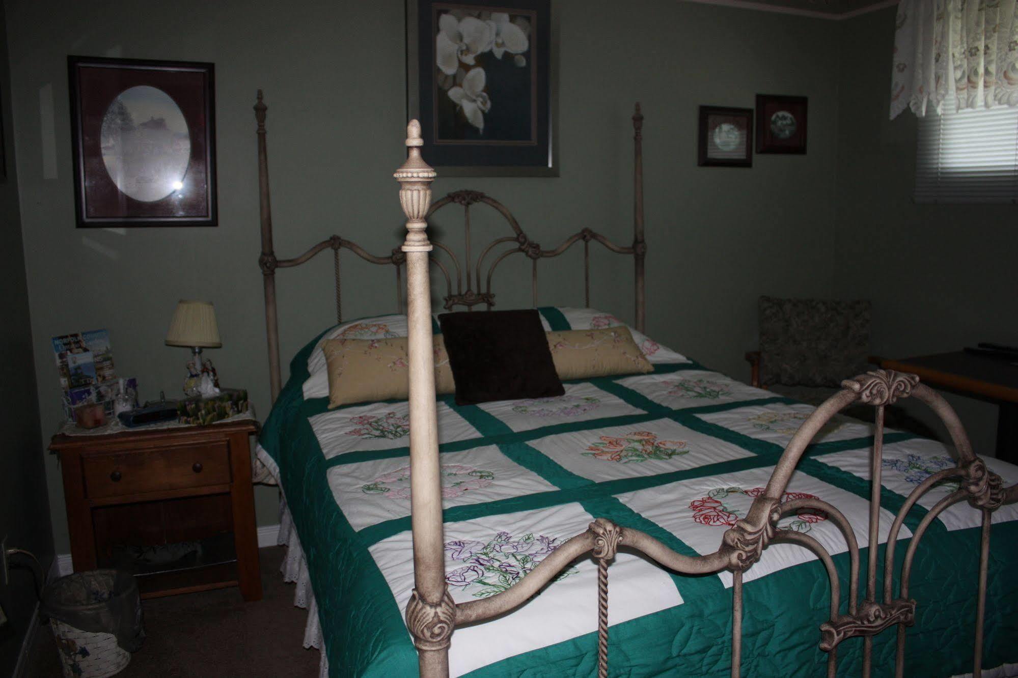 Carrousel Bed & Breakfast Cayuga Εξωτερικό φωτογραφία