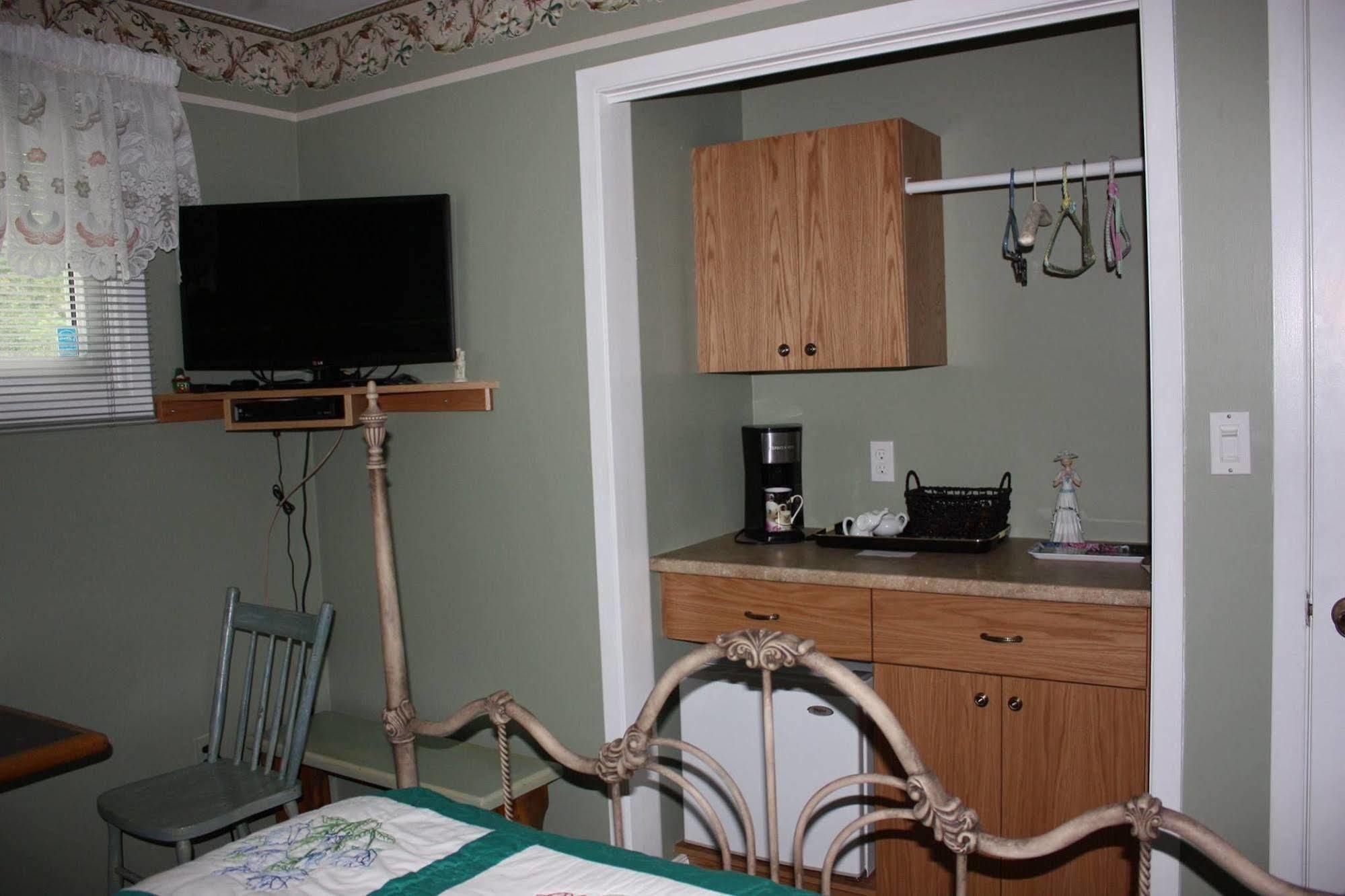 Carrousel Bed & Breakfast Cayuga Εξωτερικό φωτογραφία
